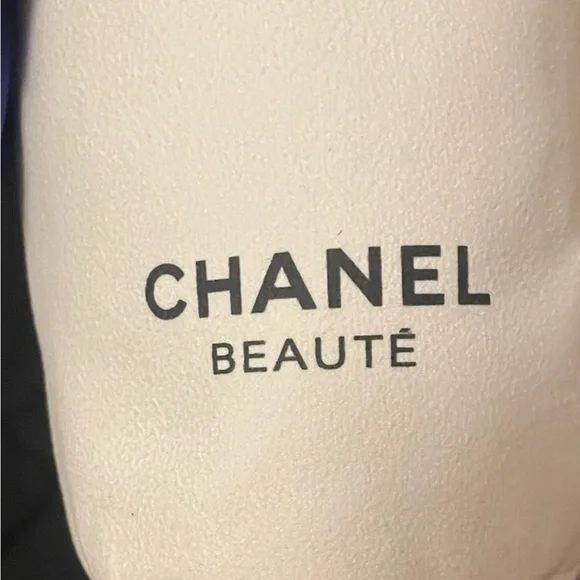 NEW Chanel Beauté cream Travel throw blanket - Picture 7 of 9